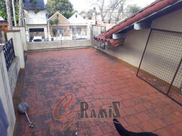 Casa En Venta  Lote De 639m2 Pio Collivadino 1700, Ituzaingo.