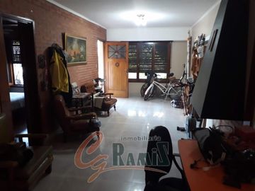 Casa En Venta  Lote De 639m2 Pio Collivadino 1700, Ituzaingo.