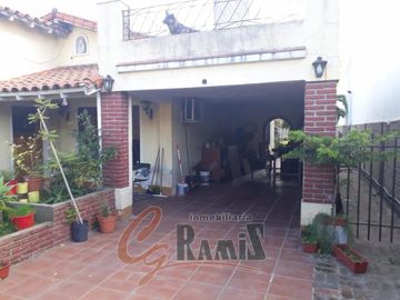 Casa En Venta  Lote De 639m2 Pio Collivadino 1700, Ituzaingo.