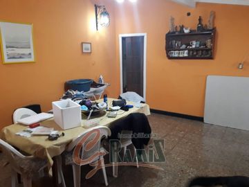 Casa En Venta  Lote De 639m2 Pio Collivadino 1700, Ituzaingo.