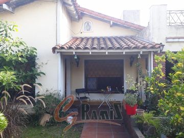 Casa En Venta  Lote De 639m2 Pio Collivadino 1700, Ituzaingo.