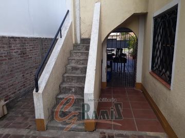 Casa En Venta  Lote De 639m2 Pio Collivadino 1700, Ituzaingo.