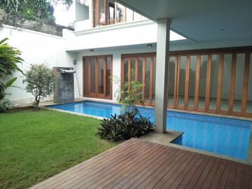 Disewakan Town House di Cilandak dgn Kolam Renang & Unit Bagus Kondisi Semi Furnished HSE-A0351