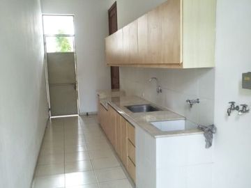 Disewakan Town House di Cilandak dgn Kolam Renang & Unit Bagus Kondisi Semi Furnished HSE-A0351