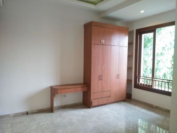 Disewakan Town House di Cilandak dgn Kolam Renang & Unit Bagus Kondisi Semi Furnished HSE-A0351