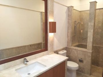 Disewakan Town House di Cilandak dgn Kolam Renang & Unit Bagus Kondisi Semi Furnished HSE-A0351
