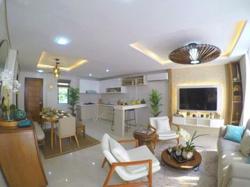 Quezon City Townhouse 4BR 3carpark inside subdiv nr LungCntr