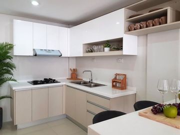 Quezon City Townhouse 4BR 3carpark inside subdiv nr LungCntr