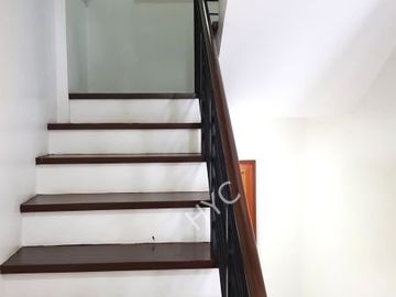 Quezon City Townhouse 4BR 3carpark inside subdiv nr LungCntr