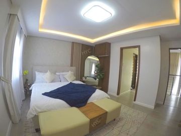 Quezon City Townhouse 4BR 3carpark inside subdiv nr LungCntr