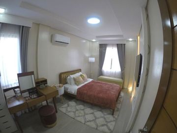 Quezon City Townhouse 4BR 3carpark inside subdiv nr LungCntr