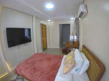 Quezon City Townhouse 4BR 3carpark inside subdiv nr LungCntr