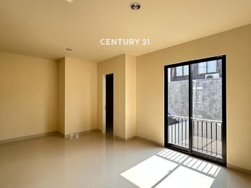 Dijual Rumah 2 Lantai Cocok Untuk Tempat Tinggal Dan Usaha