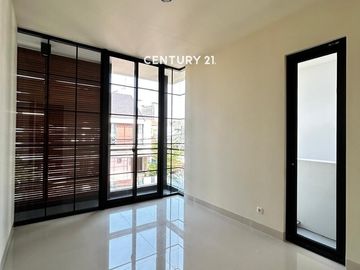 Dijual Rumah 2 Lantai Cocok Untuk Tempat Tinggal Dan Usaha