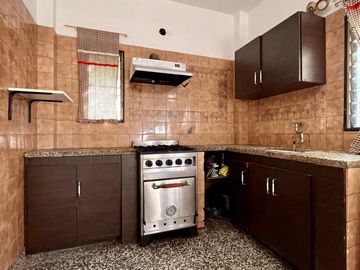 Casa de 3 AMBIENTES ubicada a 50 metros de la Avenida Monteverde