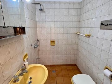 Casa de 3 AMBIENTES ubicada a 50 metros de la Avenida Monteverde