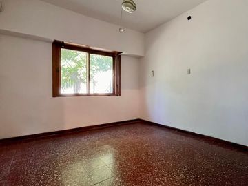 Casa de 3 AMBIENTES ubicada a 50 metros de la Avenida Monteverde