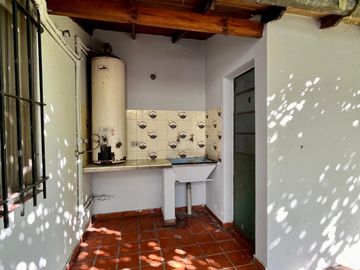 Casa de 3 AMBIENTES ubicada a 50 metros de la Avenida Monteverde