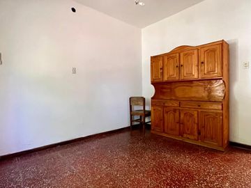 Casa de 3 AMBIENTES ubicada a 50 metros de la Avenida Monteverde