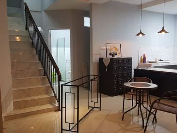 Rumah mewah cantik 2 lantai cirendeu dekat mrt