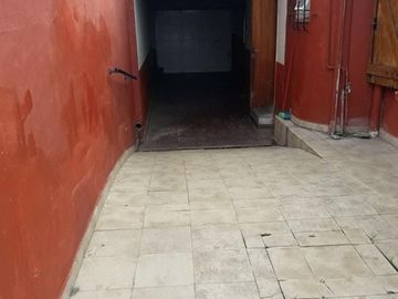 SE VENDE CASA GRANDE EN ZONA INTERMEDIA