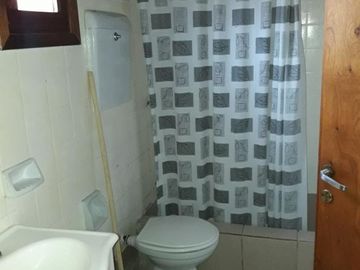 SE VENDE CASA GRANDE EN ZONA INTERMEDIA