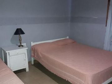 SE VENDE CASA GRANDE EN ZONA INTERMEDIA