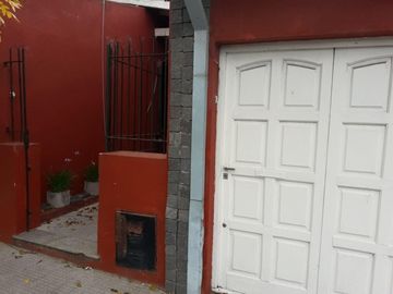 SE VENDE CASA GRANDE EN ZONA INTERMEDIA