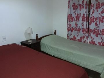 SE VENDE CASA GRANDE EN ZONA INTERMEDIA