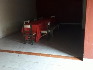 SE VENDE CASA GRANDE EN ZONA INTERMEDIA