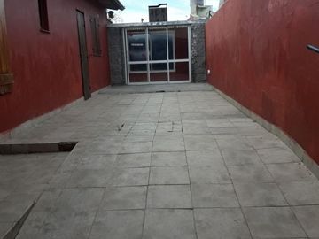 SE VENDE CASA GRANDE EN ZONA INTERMEDIA