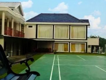 Villa Modern Full Furnished di Cipendawa Cipanas lengkap dengan kolam renang, Bogor