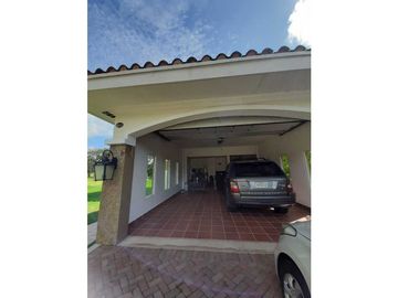 LUJOSA VILLA TUCAN COUNTRY CLUB & GOLF RESORT COCOLI 460 MT2 3REC+CBE