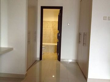 Dijual Apartemen Belleza Permata Hijau. Unit Semi Furnish-good view 3M