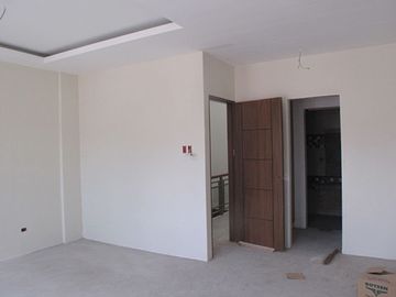 PH757 Townhouse For Sale In Visayas Avenue At 9.6M QC
