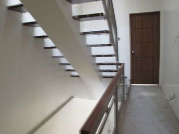 PH757 Townhouse For Sale In Visayas Avenue At 9.6M QC
