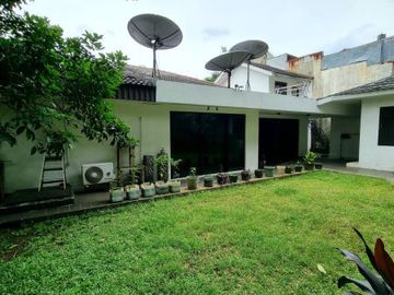 DIJUAL RUMAH CANTIK dgn TAMAN at Jl KEMANG DALAM, JAKSEL