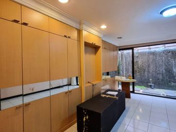 DIJUAL RUMAH CANTIK dgn TAMAN at Jl KEMANG DALAM, JAKSEL