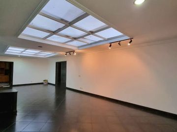 DIJUAL RUMAH CANTIK dgn TAMAN at Jl KEMANG DALAM, JAKSEL