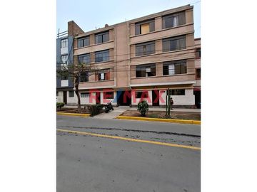 🔴 Se Vende Hermoso Mini Departamento en la Mejor Zona de Jesús María🔴
✨ ¡Vive con comodidad y estilo en una ubicación privilegiada! ✨

📍 Ubicación:
