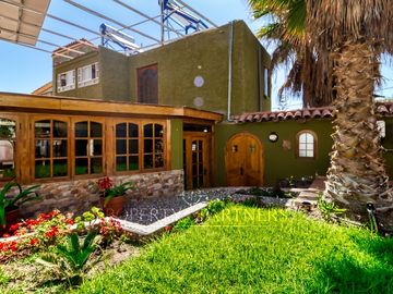 Casa con vista al mar en Jardines del Sur
