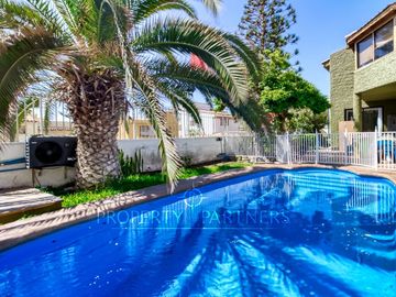 Casa con vista al mar en Jardines del Sur