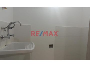 - Se encuentra super bien ubicado en la Castellana Surco.
- Cuenta con amplias  áreas comunes:  Gimnasio, Zona de Parrilla, Bar Terraza, Sala de Jueg