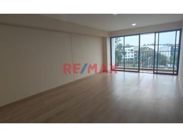 - Se encuentra super bien ubicado en la Castellana Surco.
- Cuenta con amplias  áreas comunes:  Gimnasio, Zona de Parrilla, Bar Terraza, Sala de Jueg