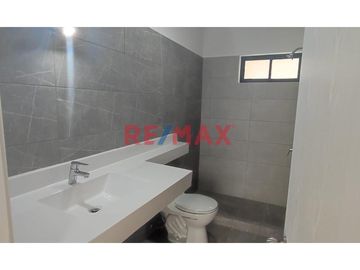 - Se encuentra super bien ubicado en la Castellana Surco.
- Cuenta con amplias  áreas comunes:  Gimnasio, Zona de Parrilla, Bar Terraza, Sala de Jueg