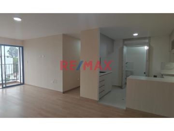 - Se encuentra super bien ubicado en la Castellana Surco.
- Cuenta con amplias  áreas comunes:  Gimnasio, Zona de Parrilla, Bar Terraza, Sala de Jueg