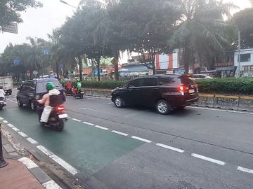 DIJUAL BANGUNAN HITUNG TANAH Lokasi Strategis di Jalan Raya Margasatwa - Jakarta Selatan