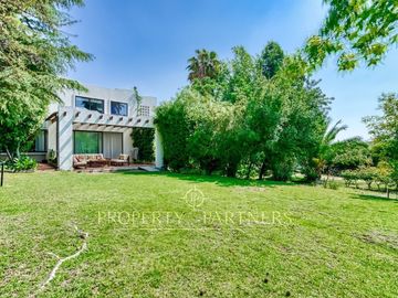 Venta de Magnífica Casa en Gran Terreno, Las Pircas, Peñalolén