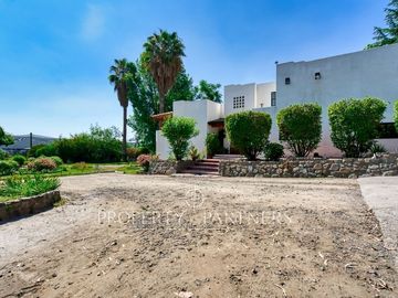 Venta de Magnífica Casa en Gran Terreno, Las Pircas, Peñalolén
