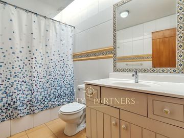 Venta de Magnífica Casa en Gran Terreno, Las Pircas, Peñalolén